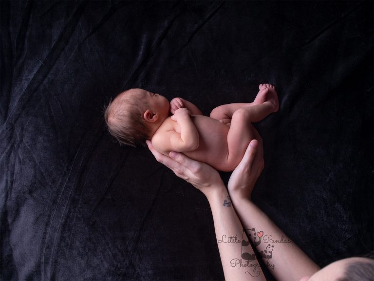 baby in mums hands behind the scenes